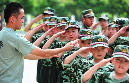 青少年軍訓(xùn)